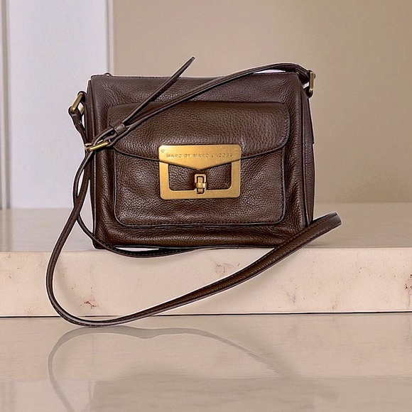 Marc by Marc Jacobs Bianca Dark Brown Crossbody Bag cow leather  gold hardware - Picture 1 of 15